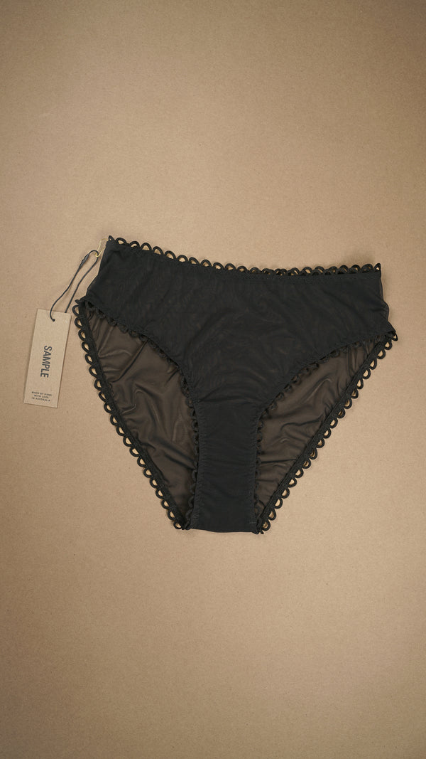 SAMPLE: Loop French Brief